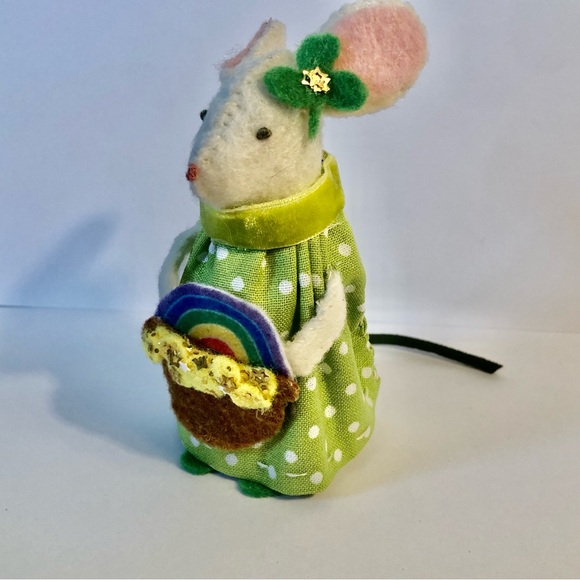 pot of gold felt mouse hand-sewn handmade St. Patrick's Day Irish lucky - Picture 3 of 9